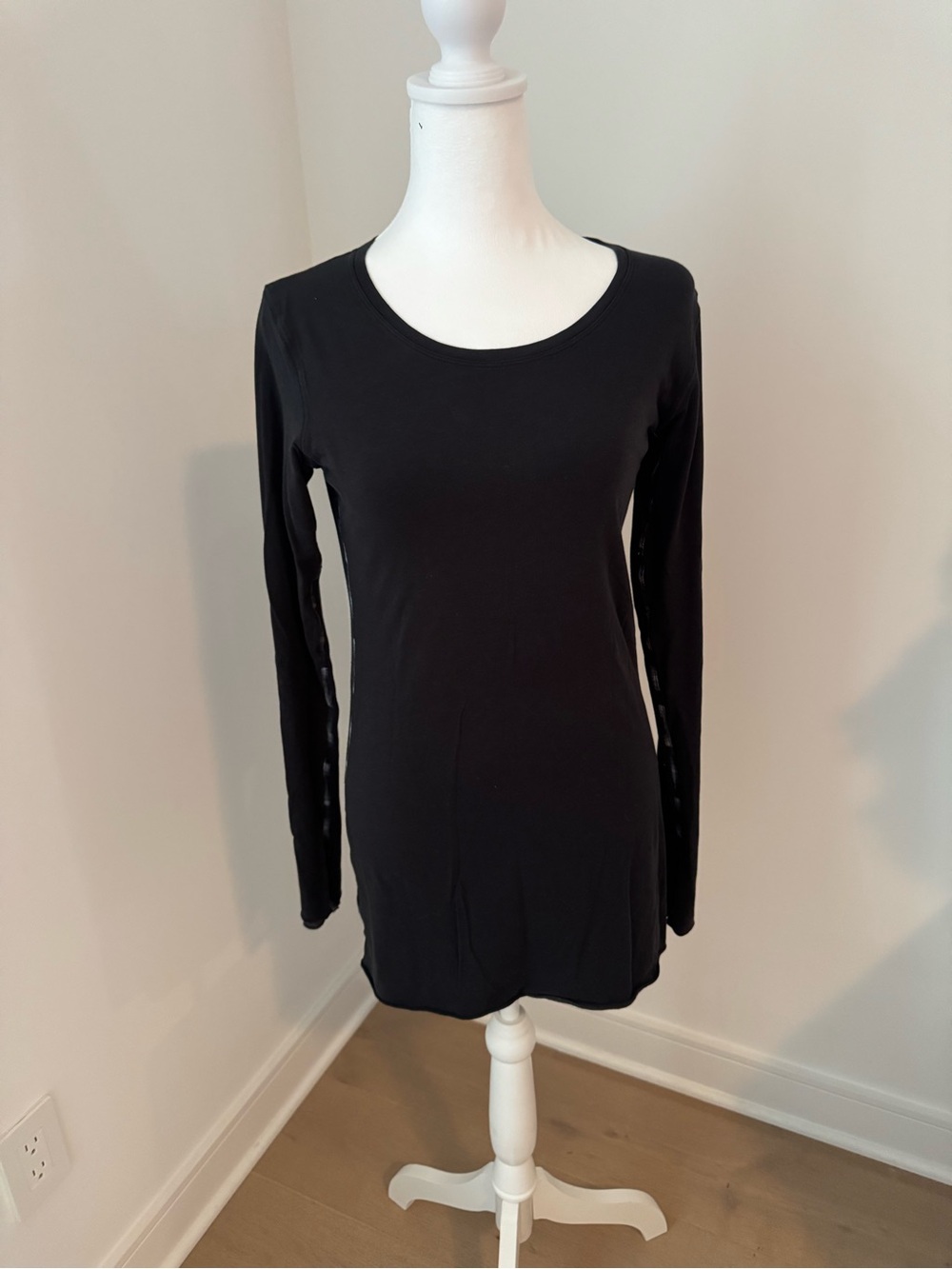Lululemon reversible Black and Gray Long Sleeve Crewneck Tunic Top